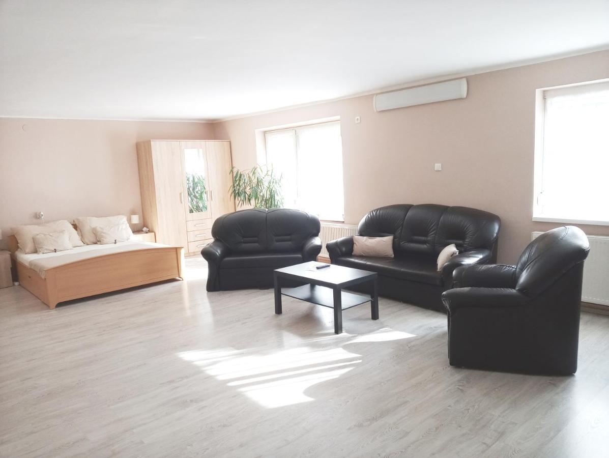 Stardust apartman Pecs Bagian luar foto